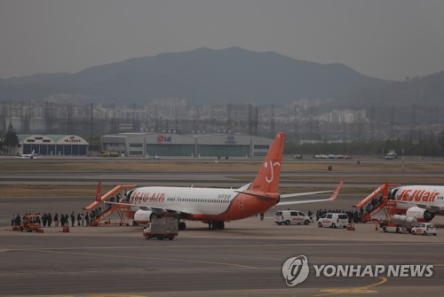 Gimpo-Haneda flight service to resume early next month: source
