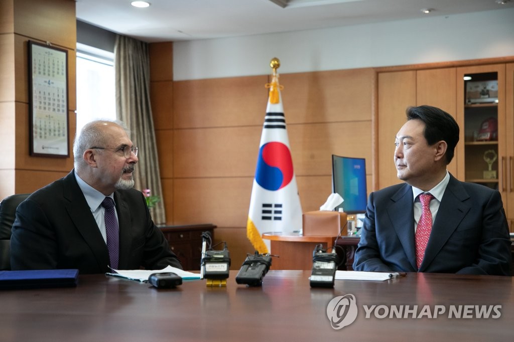 Yoon Meets French Envoy | Yonhap News Agency