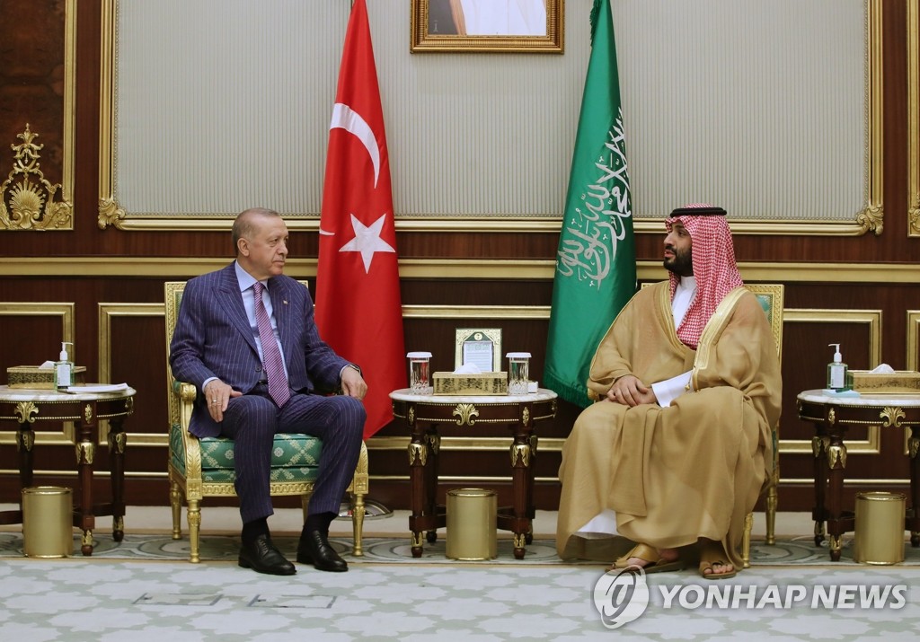 사우디 왕세자 만나는 터키 대통령