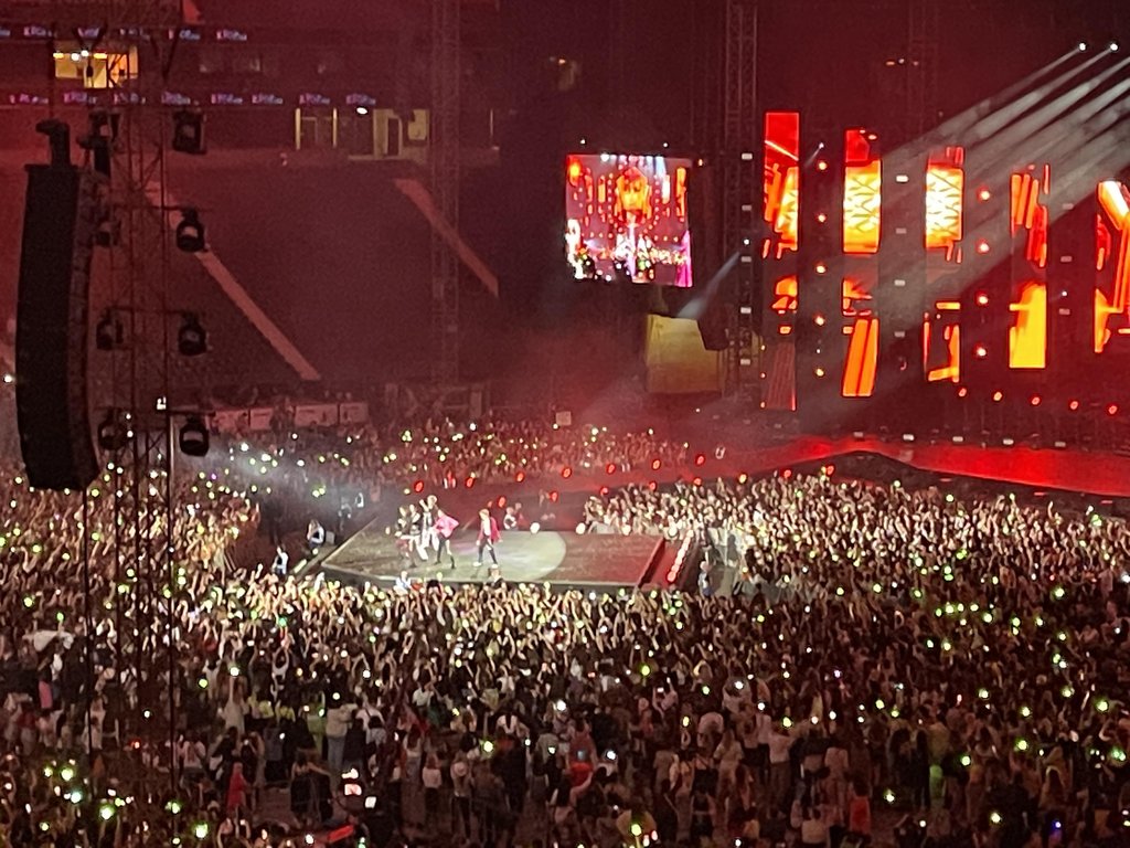 Le groupe de K-pop NCT Dream donne un concert le samedi 14 mai 2022 (heure allemande) au Deutsche Bank Park à Francfort, en Allemagne avec 44.000 spectateurs.