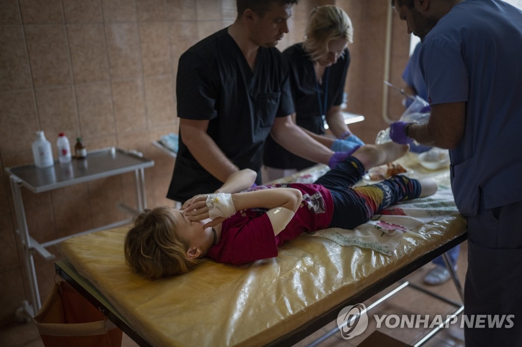 러시아군 공격으로 다리 잃은 우크라이나 어린이