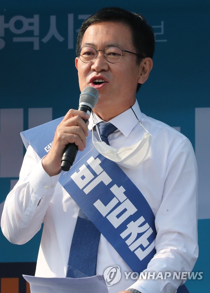 인천 선대위 출정식에서 연설하는 박남춘 인천시장 후보