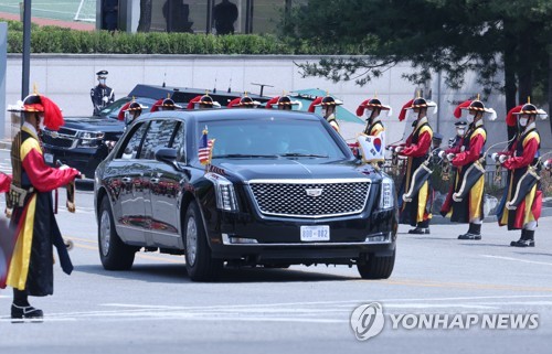 Biden llega a la oficina presidencial en Yongsan