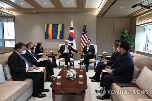 韓米首脳会談の少人数会合