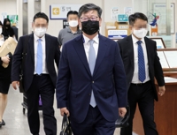 '이용구 봐주기 수사 의혹' 징계받은 경찰…법원 