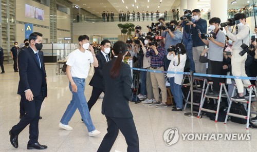 Heung-Min Son leaving the airport following greeting