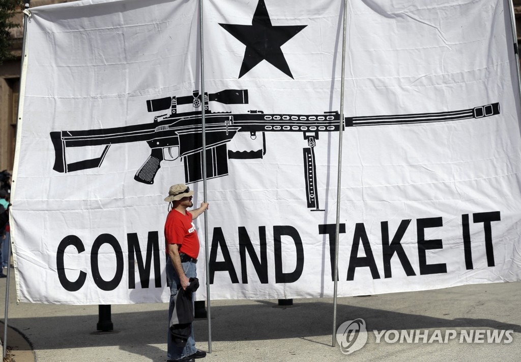 텍사스주 총기 난사로 불거지는 '총기 휴대' 논쟁