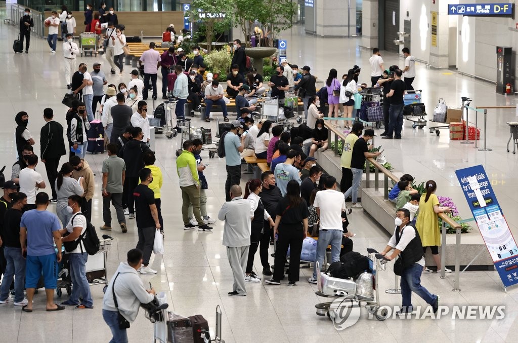 عدد الكوريين المسافرين إلى الخارج يتجاوز 215 ألفا في أبريل - 1