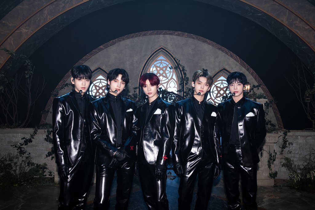 La imagen, proporcionada por Big Hit Music, muestra al grupo masculino de K-pop Tomorrow X Together (TXT). (Prohibida su reventa y archivo)
