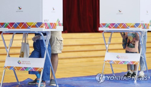 지방선거 투표율 오후 6시 현재 50.0%…6시30분 확진자 투표시작