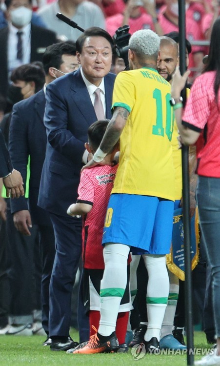 Yoon et Neymar