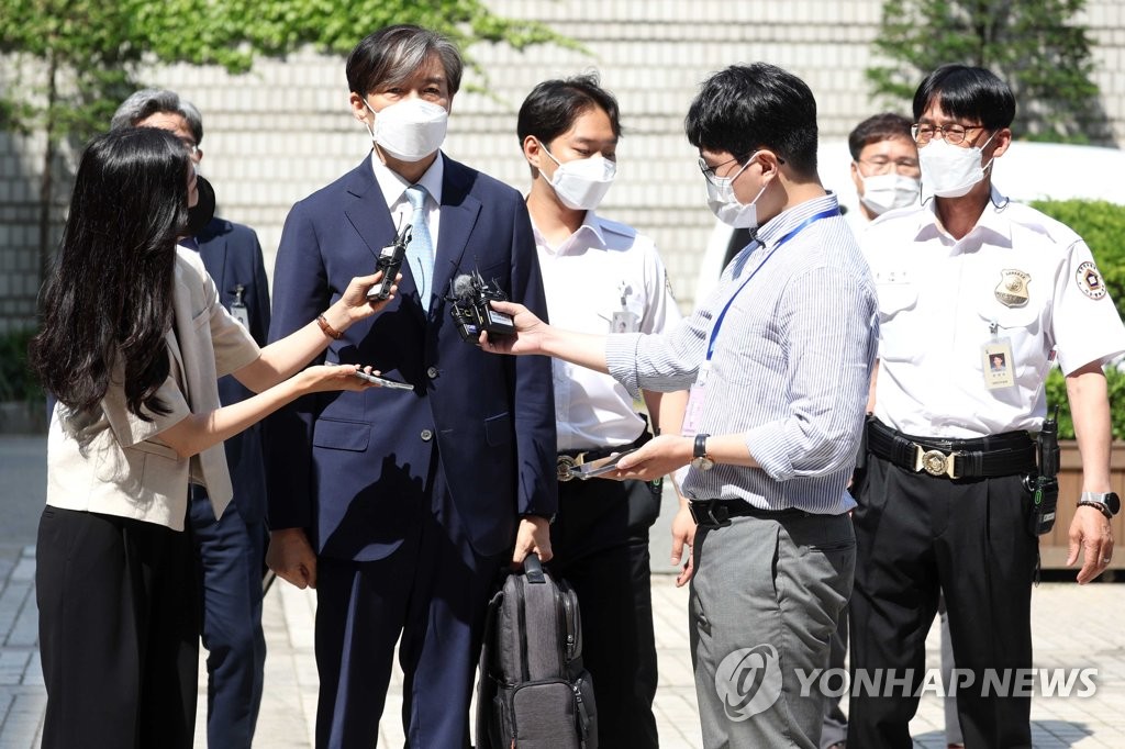 '입시 비리 의혹' 조국 전 장관 법원 출석