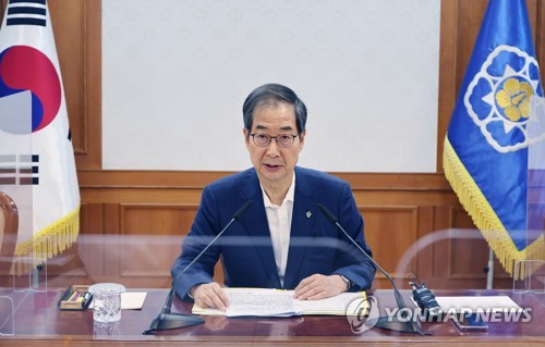국정현안점검관계장관회의에서 발언하는 한덕수 총리