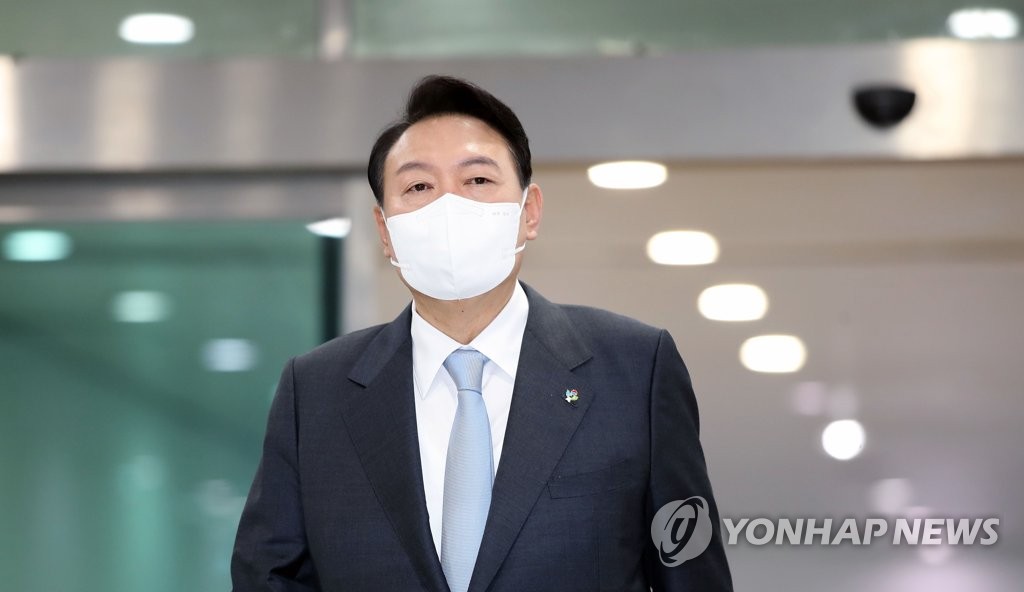 (LEAD) Yoon to attend NATO summit in Spain on June 29-30