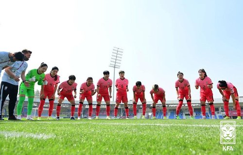 '강호' 캐나다 넘어라…여자축구 대표팀, 평가전 위해 출국