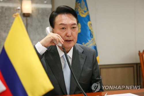 Yoon sostiene conversaciones telefónicas con el presidente de Colombia