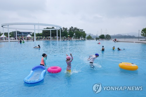 Reabren las piscinas en la ribera del río Hangang