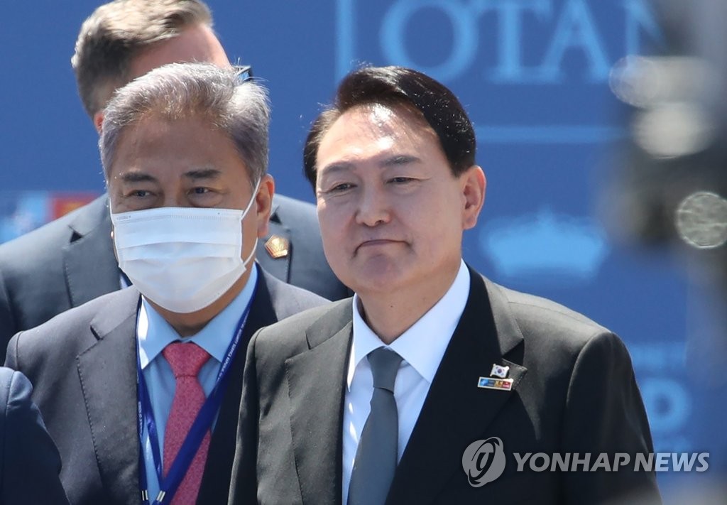 Le président Yoon Suk-yeol arrive au IFEMA Convention Center à Madrid pour assister au sommet de l'Organisation du traité de l'Atlantique Nord (Otan), le mercredi 29 juin 2022 (heure locale). (Pool photo)
