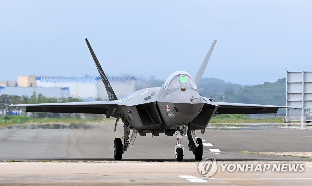 This file photo taken July 6, 2022, shows South Korea's homegrown KF-21 fighter jet moving on a taxiway in Sacheon, about 300 kilometers south of Seoul. (Pool photo) (Yonhap)