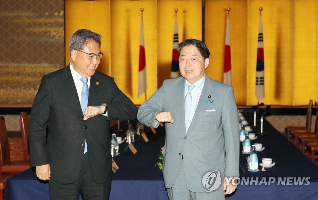 South Korean Foreign Minister Park Jin (L) and his Japanese counterpart Yoshimasa Hayashi bump elbows during their meeting in at Japanese foreign ministry in Tokyo on July 18, 2022. (Yonhap)