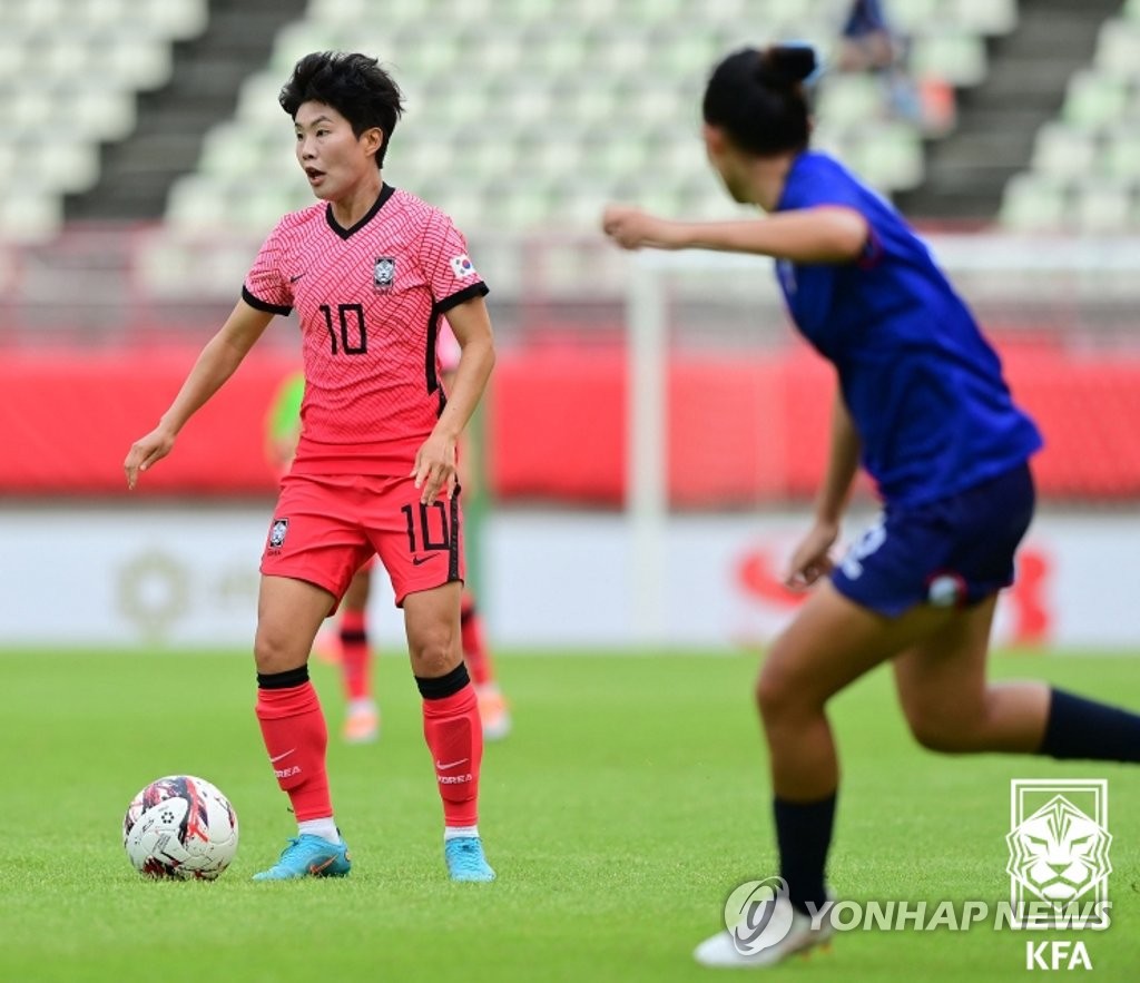 South Korea's Ji So-yun (L) plays during the team's match against Taiwan at the East Asian Football Federation E-1 Women's Football Championship at Kashima Soccer Stadium in Kashima, Japan, on July 26, 2022, in this photo provided by the Korea Football Association. (PHOTO NOT FOR SALE) (Yonhap)