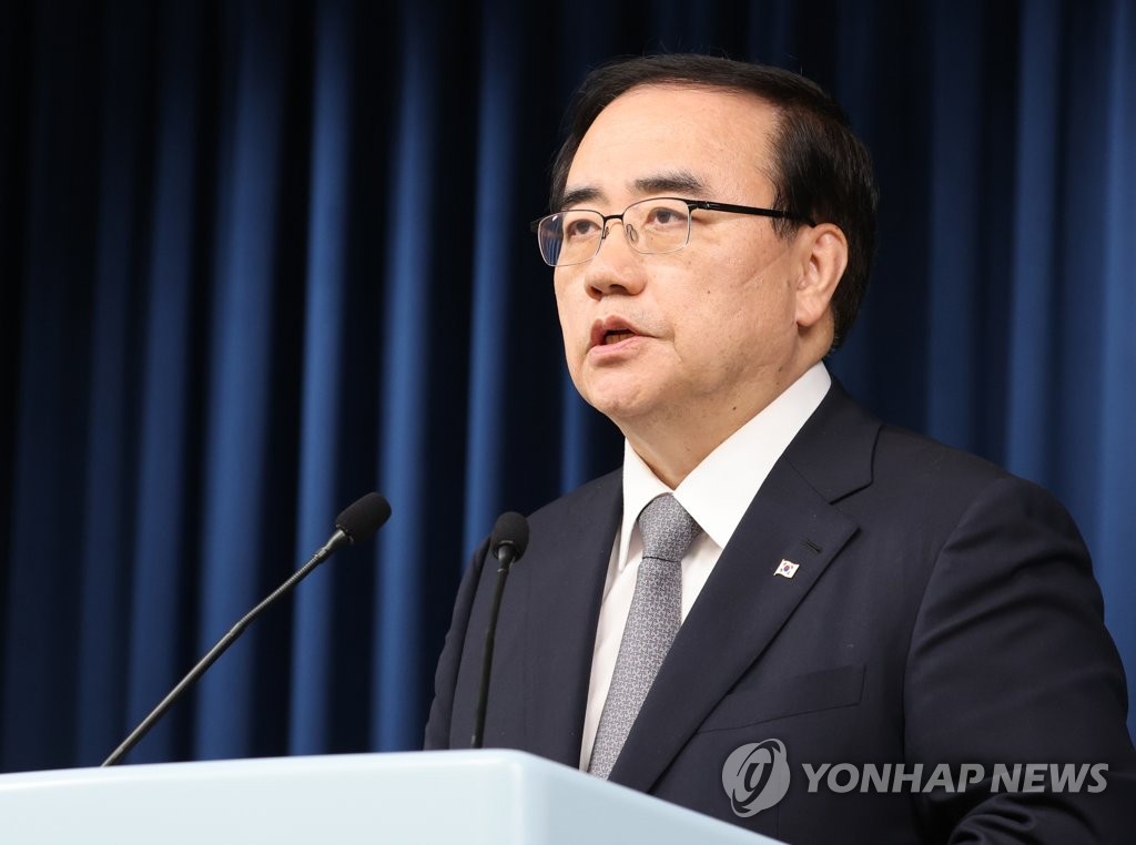 National Security Adviser Kim Sung-han briefs the press at the presidential office in Seoul on Aug. 11, 2022. (Yonhap)