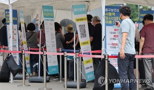 위중증 521명, 한달새 8배로 '급증'…신규확진 6만2078명(종합)