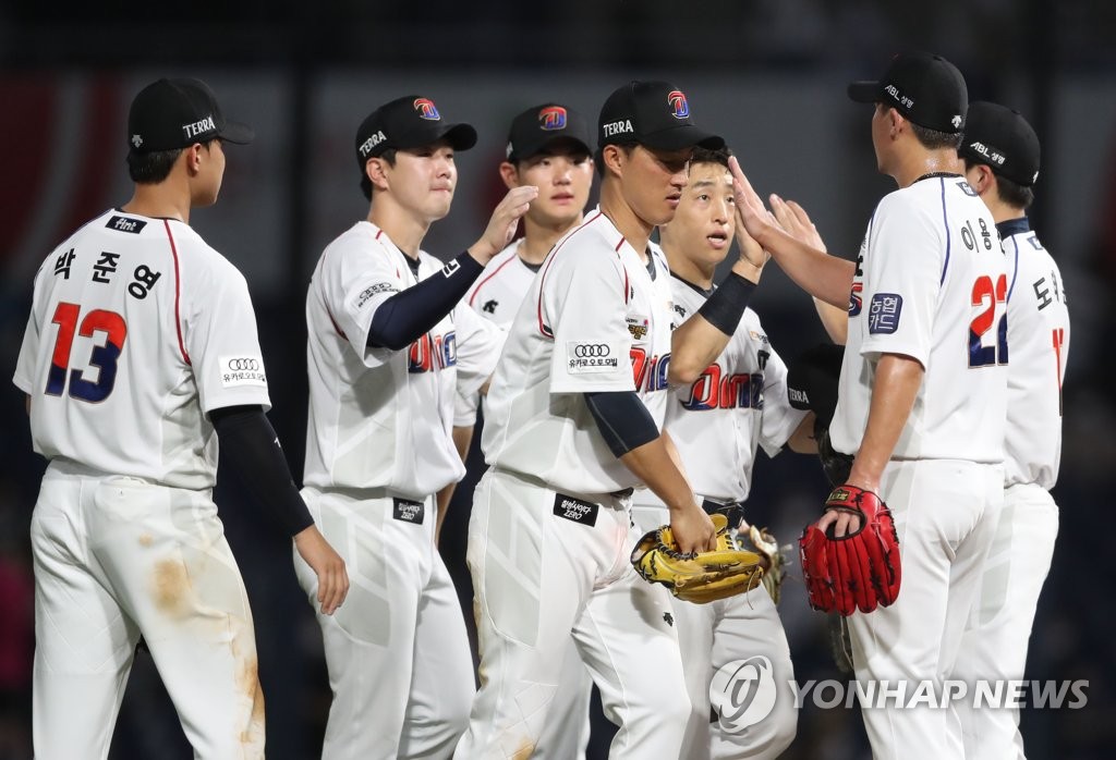 In this file photo from Aug. 14, 2022, NC Dinos players celebrate their 6-2 victory over the LG Twins in a Korea Baseball Organization regular season game at Changwon NC Park in Changwon, 380 kilometers southeast of Seoul. (Yonhap)