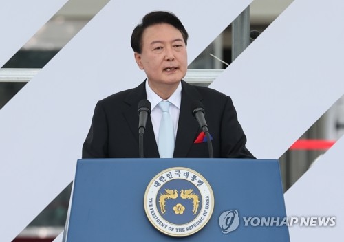  Yoon promete mejorar los lazos con Japón y ofrece ayuda económica a cambio de la desnuclearización norcoreana