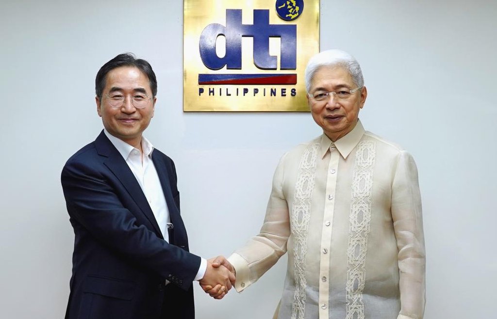 Samsung Electro-Mechanics CEO meets Filipino minister