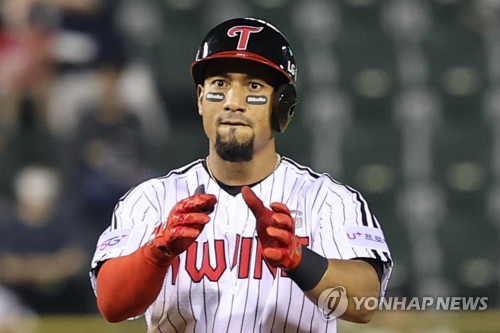 17th Nov, 2020. LG Twins' Park Yong-taik LG Twins' Park Yong-taik holds an  interview with Yonhap News TV at Jamsil Baseball Stadium in Seoul, on Nov.  16, 2020. Credit: Yonhap/Newcom/Alamy Live News