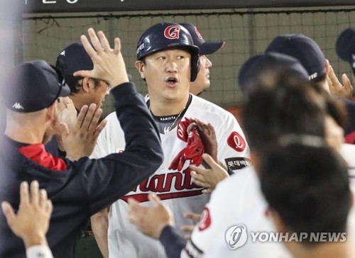 Contenders' late push adding intrigue to KBO pennant race