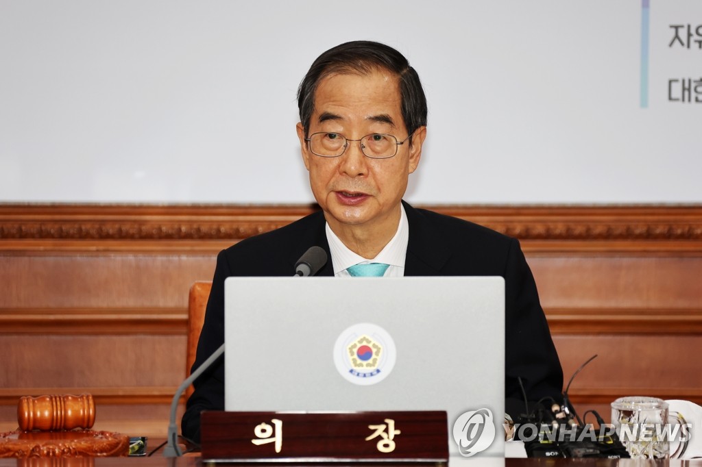 This undated file photo shows Prime Minister Han Duck-soo. (Yonhap)