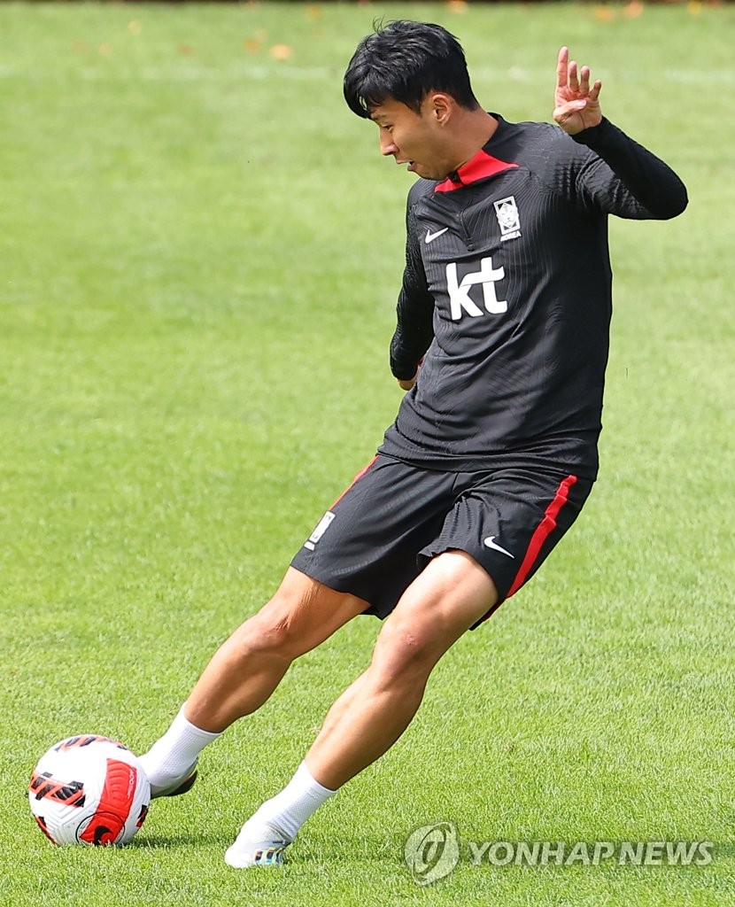 Son Heung-min, captain of the South Korean men's national football team, attempts a pass during a training session at the National Football Center in Paju, Gyeonggi Province, on Sept. 20, 2022. (Yonhap)