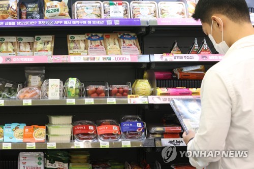 少量パックの商品が並ぶコンビニエンスストア（資料写真）＝（聯合ニュース）