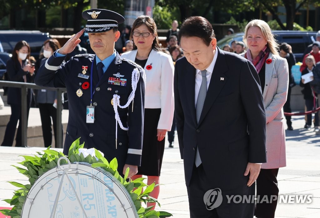 윤석열 대통령, 오타와 전쟁기념비 헌화