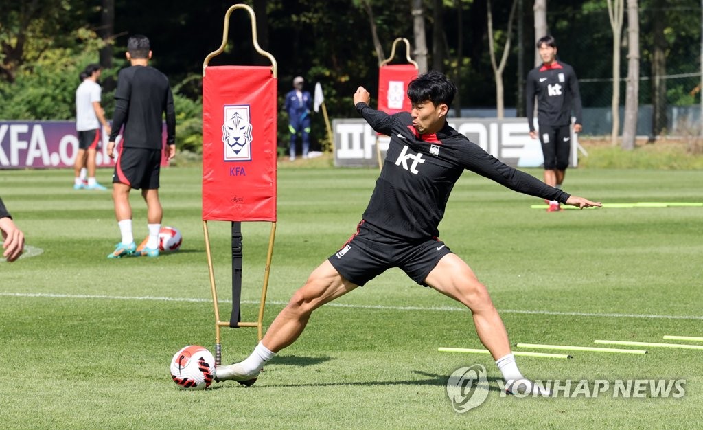 Son Heung-min of the South Korean men's national football team trains at the National Football Center in Paju, north of Seoul, on Sept. 25, 2022. (Yonhap)