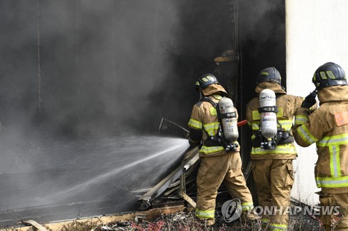  대전 현대아울렛 화재 사망자 4명으로 늘어…2명 수색 중