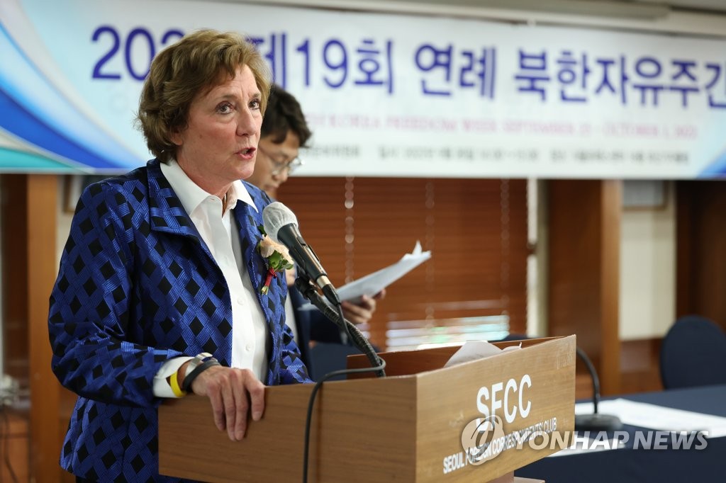 Suzanne Scholte, jefa de la Coalición para la Libertad de Corea del Norte, habla durante la ceremonia de apertura de la 19ª Semana por la Libertad de Corea del Norte, organizada el 26 de septiembre de 2022, en el centro de Seúl.