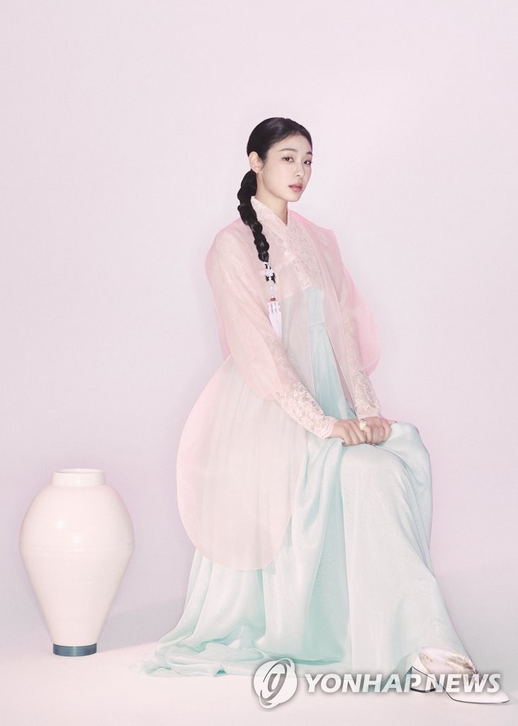 김연아가 협업한 한복, 영국 런던 패션쇼 무대서 선보여
