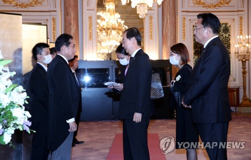 رئيس الوزراء «هان دوك-سو» يحضر حفل استقبال أقامه رئيس الوزراء الياباني «كيشيدا»