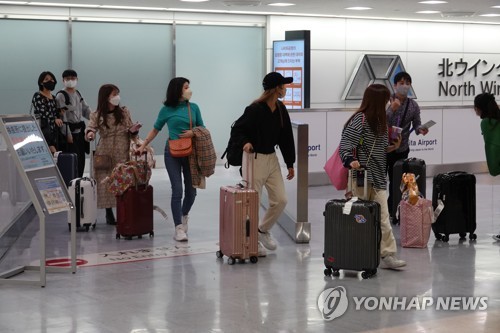 S. Korea's new COVID-19 cases jump to over 30,000 after extended weekend