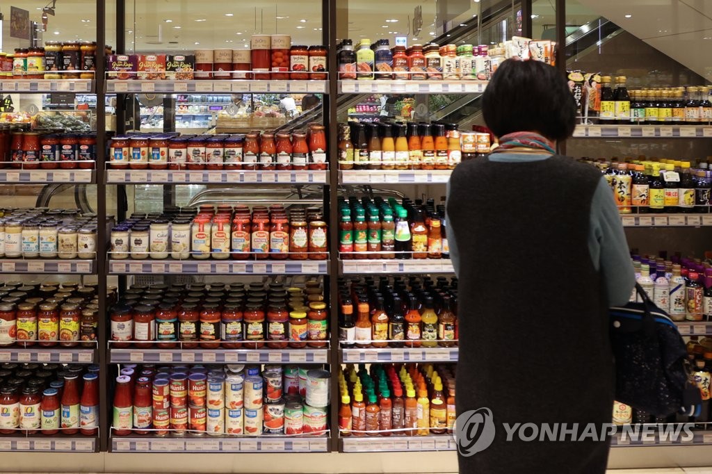 서울 시내 백화점의 수입 식품 판매대 모습