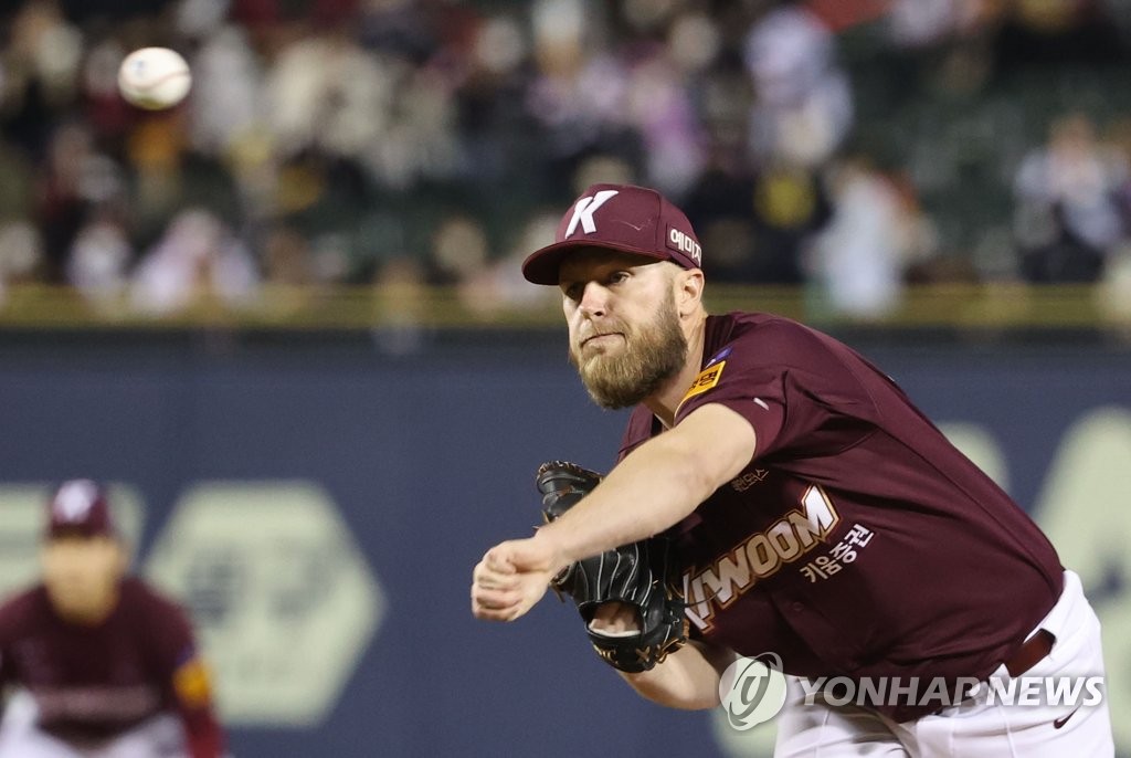 Kiwoom Heroes starter Eric Jokisch pitches against the LG Twins during the bottom of the first inning of Game 2 of the second round in the Korea Baseball Organization postseason at Jamsil Baseball Stadium in Seoul on Oct. 25, 2022. (Yonhap)