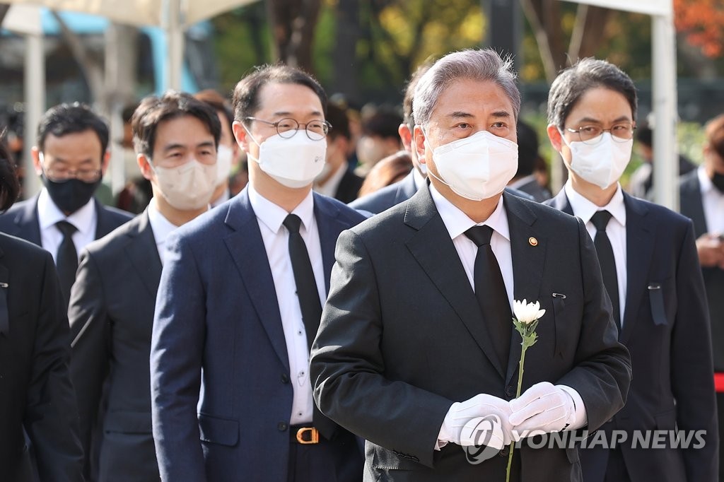 S. Korea to offer 'equal' assistance to foreigners in handling Itaewon disaster: minister