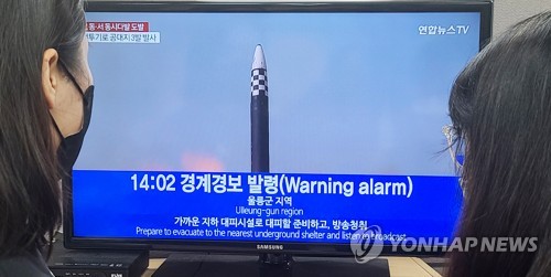 韓国軍　境界線越えた北朝鮮弾道ミサイルの残骸回収