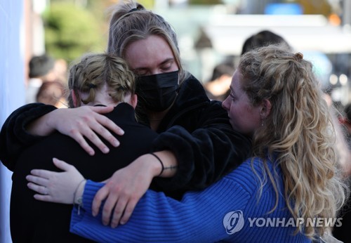 [이태원 참사] "숨 못 쉬겠다" 서울 떠나…트라우마 겪는 이주민들
