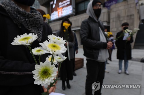１３日にソウルの光化門広場で行われた事故の追悼🅂集会＝（聯合ニュース）