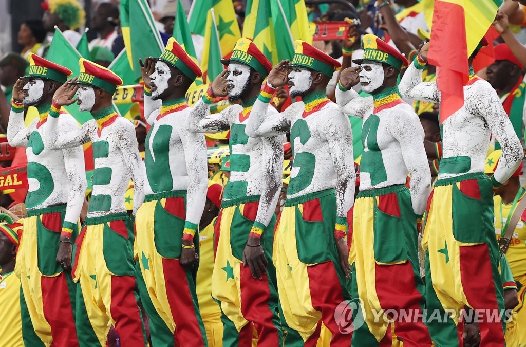 지난 21일 세네갈 경기 응원하는 축구팬들