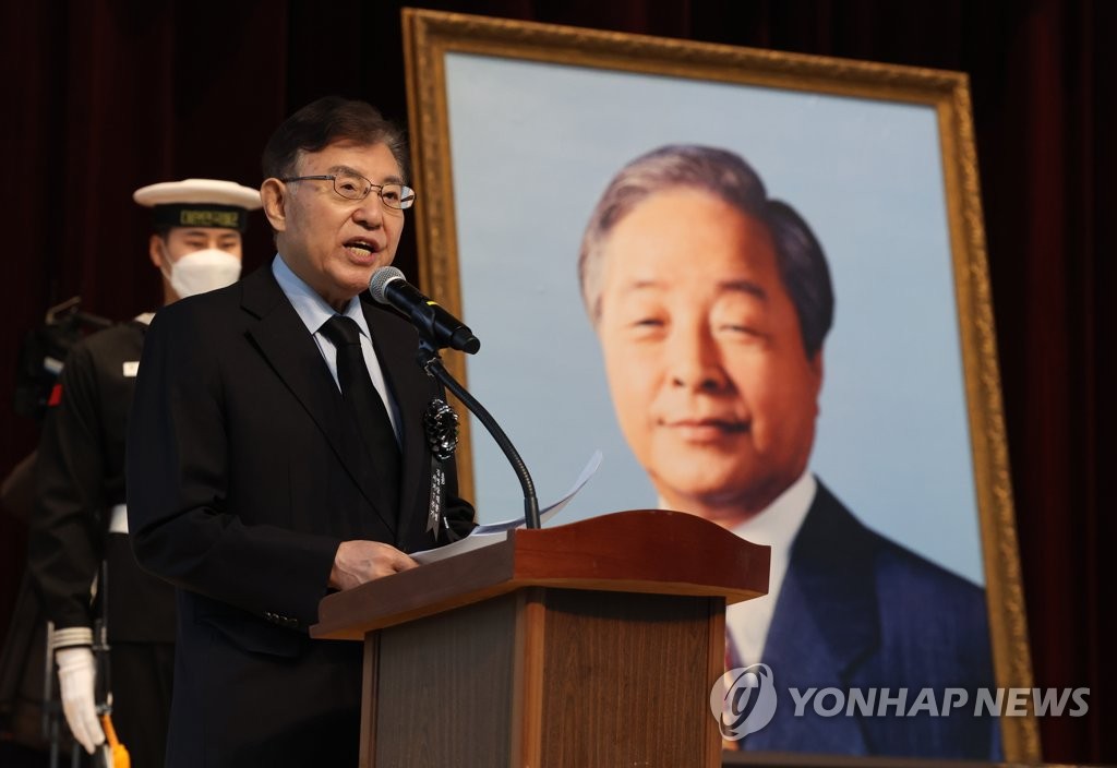 김덕룡 민주화추진협의회 이사장